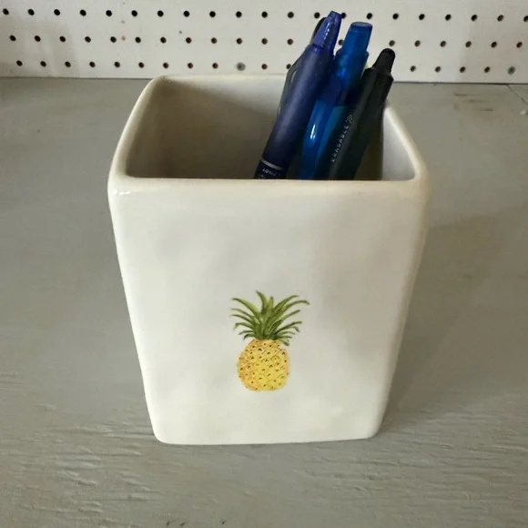 Rae Dunn Artisan Collection Pineapple White Ceramic Pencil & Pen Holder - Picture 3 of 3